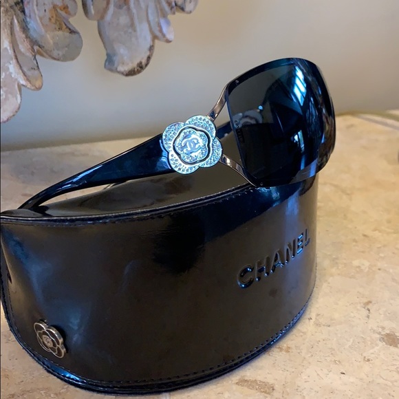 CHANEL Accessories - Stunning CHANEL sunglasses